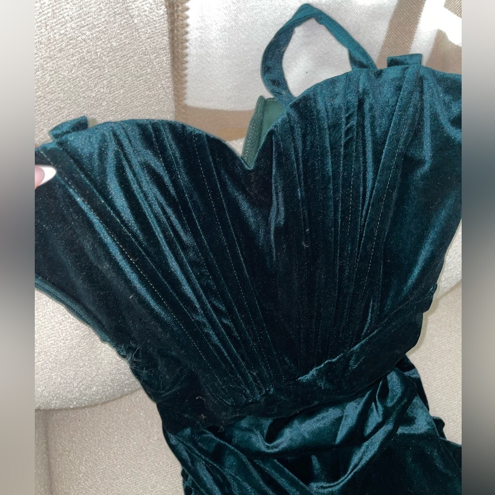 Emerald Velvet Corset Sweetheart Ruched Dress - Picture 6 of 8